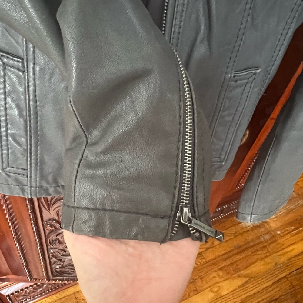 Leather jacket - Picture 5 of 7